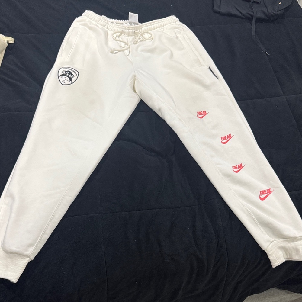 Nike  White  Sweatpants